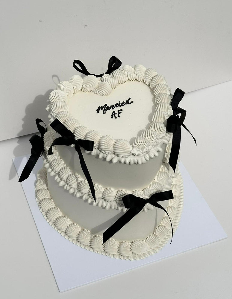 Frilly Retro LOVEHEART Cake