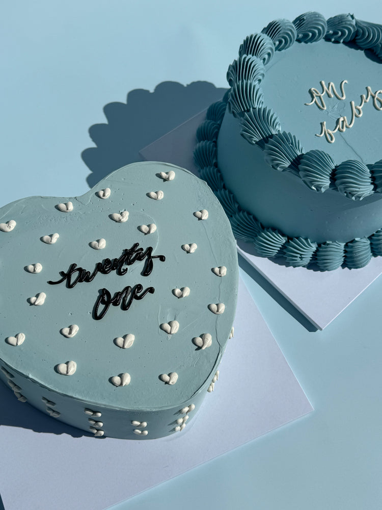 Hand-Piped Loveheart Cake