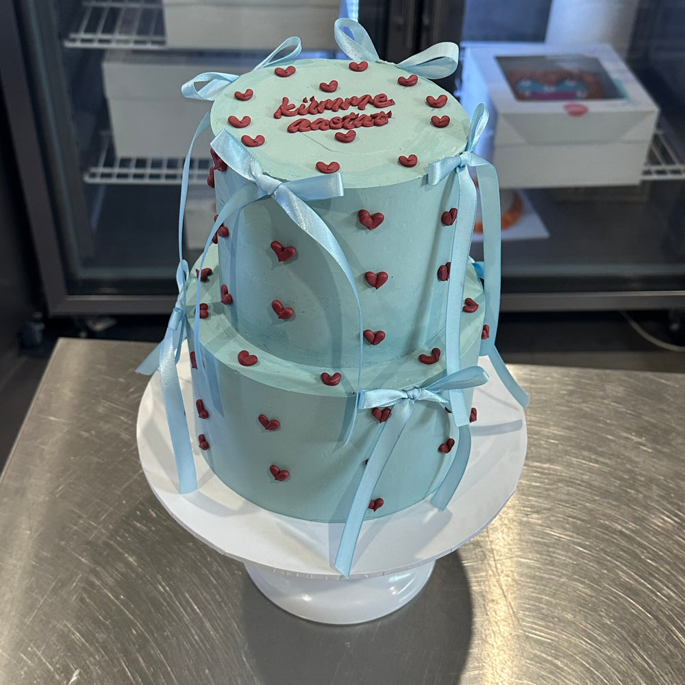 Hand-Piped Loveheart Cake