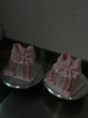 Shimmering Fondant Bow Cake