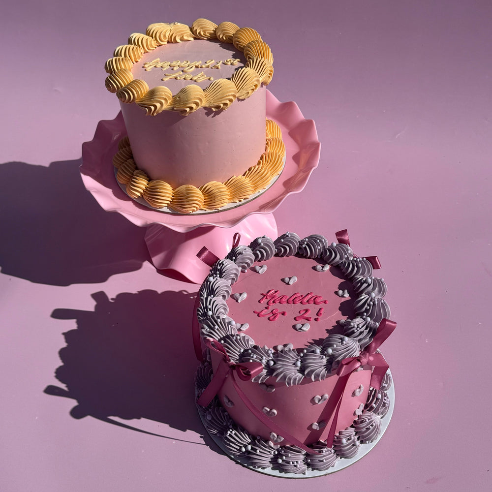 Small scalloped cake stands