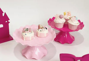 Small scalloped cake stands